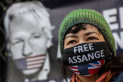 Mexico offers Julian Assange asylum for the second time