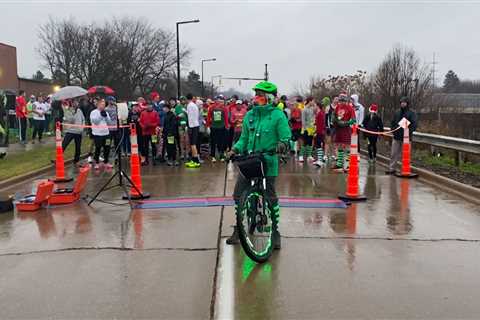 Holiday 5k raises money for northeast Ohio food bank