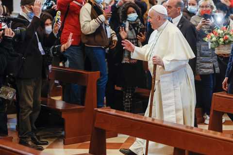 In Assisi, Pope ratifies vision for global economy in pact with young entrepreneurs