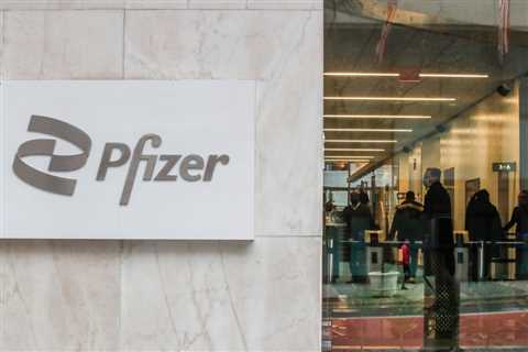 Pfizer’s Covid Cash Powers a ‘Marketing Machine’ on the Hunt for New Supernovas