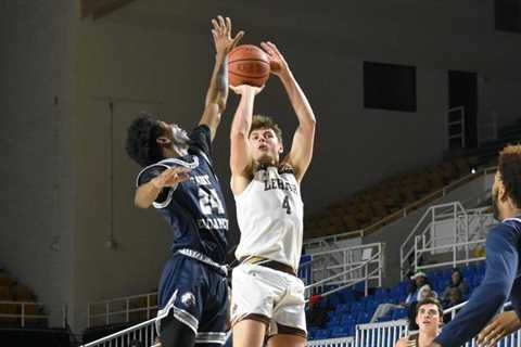 Four Mountain Hawks Reach Double Figures in Win Over St. Elizabeth