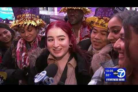 Thousands pack Times Square to ring in 2023