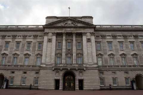 Man Arrested Outside Buckingham Palace For Throwing Suspected Shotgun Cartridges