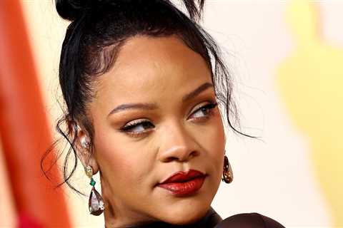 A Very Pregnant Rihanna Wears ‘Use A Condom’ Tee, And Twitter Users Approve