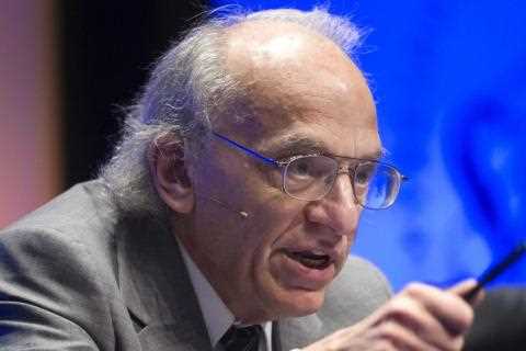 Wharton professor Jeremy Siegel says investors' hopes of a Fed pause are pushing stocks higher ..