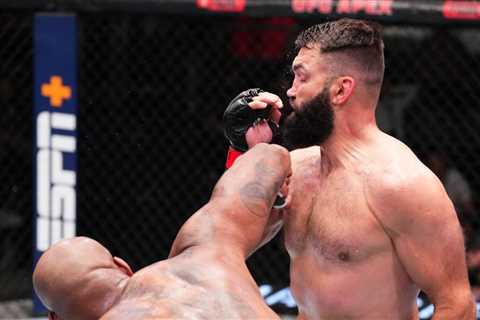 UFC Vegas 74 video: Don’Tale Mayes blasts Andrei Arlovski with brutal overhand right for knockout..