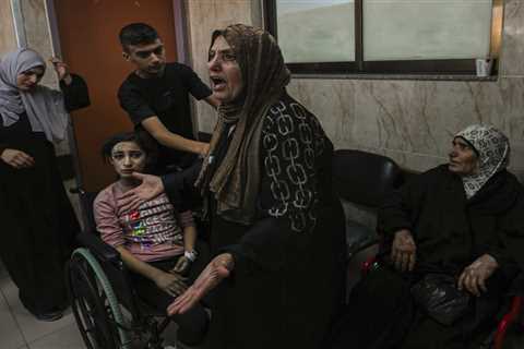 Packed Gaza hospitals warn that thousands could die as supplies run low and ground offensive looms