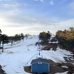 Warm winters a wet blanket for small ski slopes in northern Michigan  ⋆