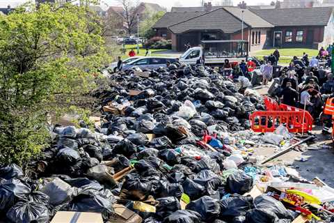 Sir Keir Starmer urges striking bin workers to negotiate as rat-infested rubbish piles up