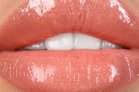 Lip Oil vs. Lip Gloss: Which Is the Better Choice?