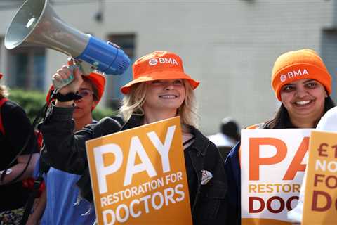 Public Sector Pay Rises: Balancing Inflation and Union Concerns