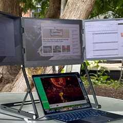 Three Massive Monitors for Your Laptop: A Design Dilemma