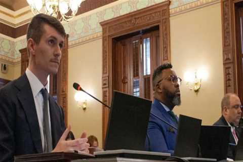 How Chicago, Illinois Government Partners With Neighborhood Businesses